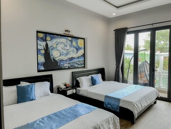 hoi an family room with swimming pool