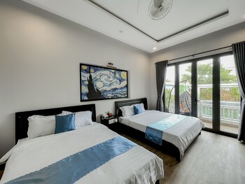 hoi an family room with swimming pool