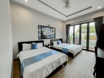hoi an family room with swimming pool