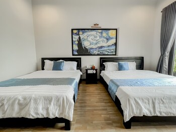 hoi an family room with swimming pool
