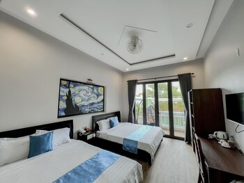 hoi an family room with swimming pool