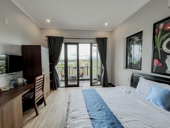 hoi an family room with swimming pool