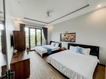 hoi an family room with swimming pool
