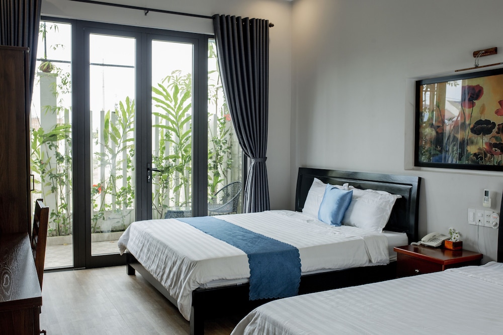 hoi an family room with swimming pool