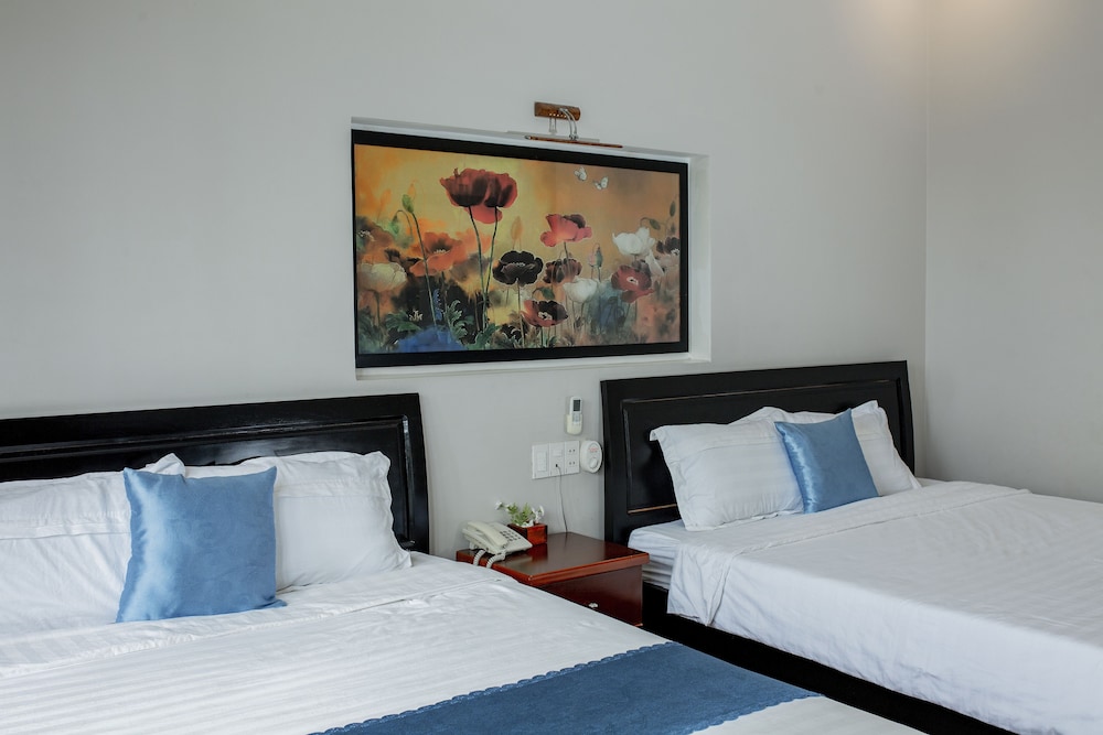 hoi an family room with swimming pool