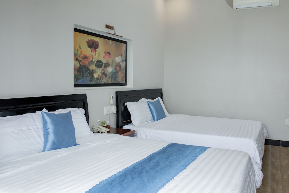 hoi an family room with swimming pool