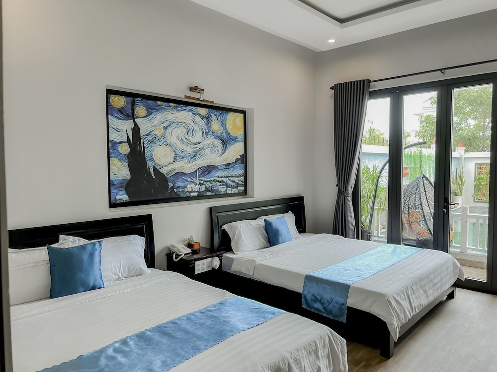 hoi an family room with swimming pool