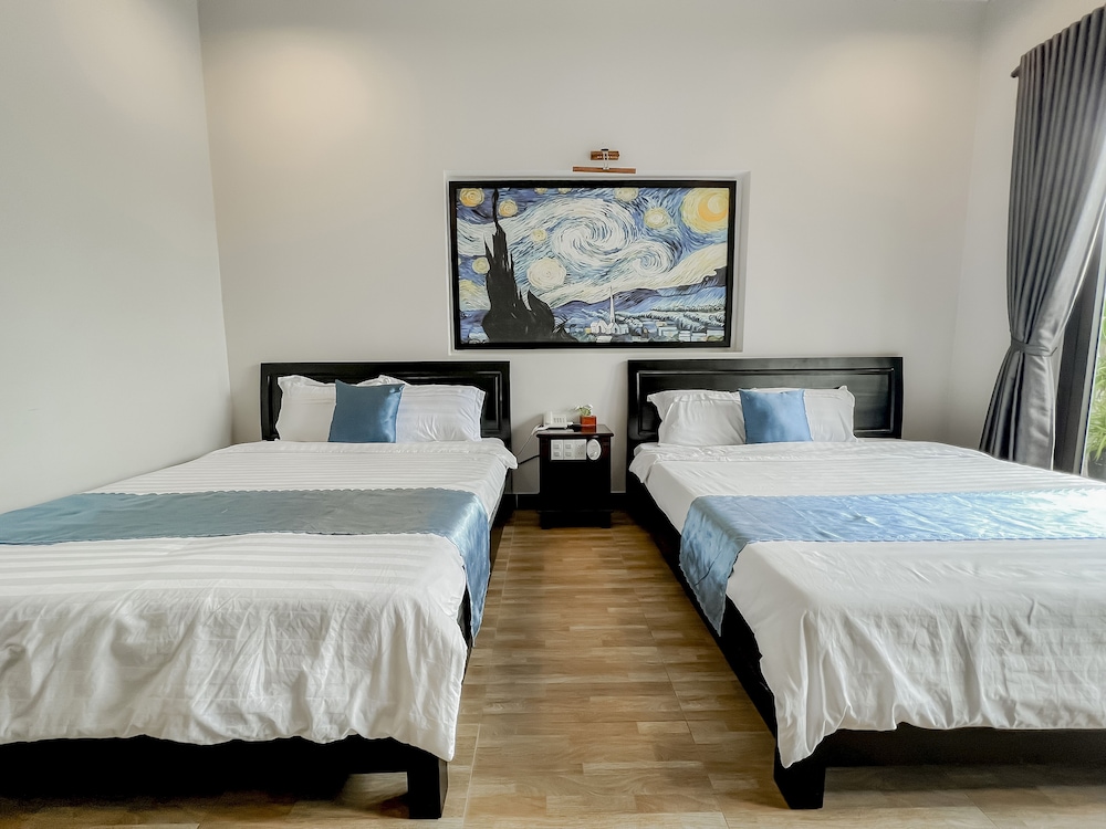 hoi an family room with swimming pool
