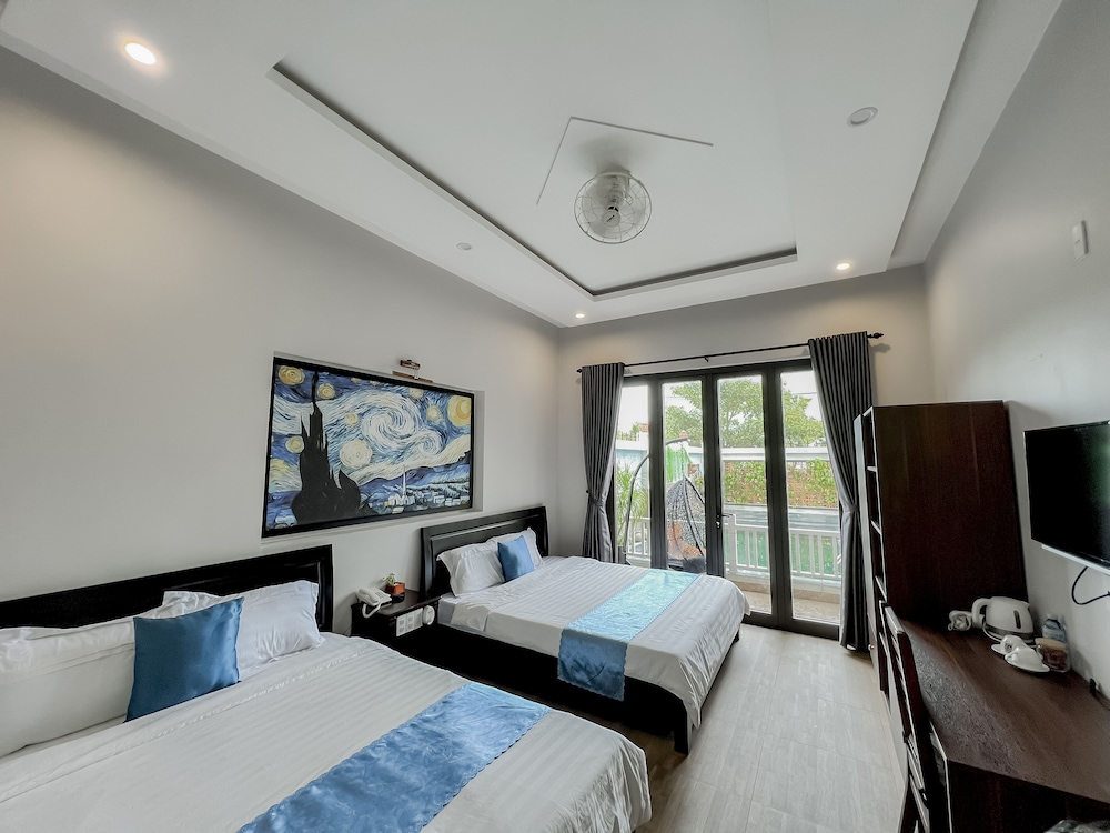 hoi an family room with swimming pool