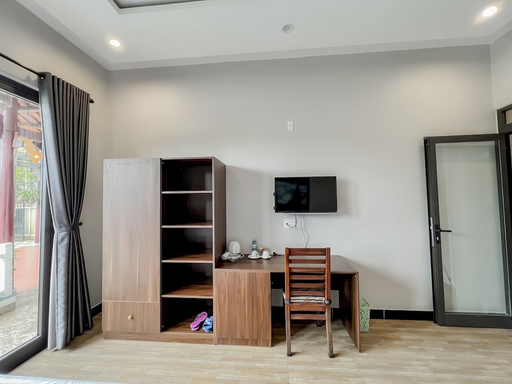 hoi an family room with swimming pool