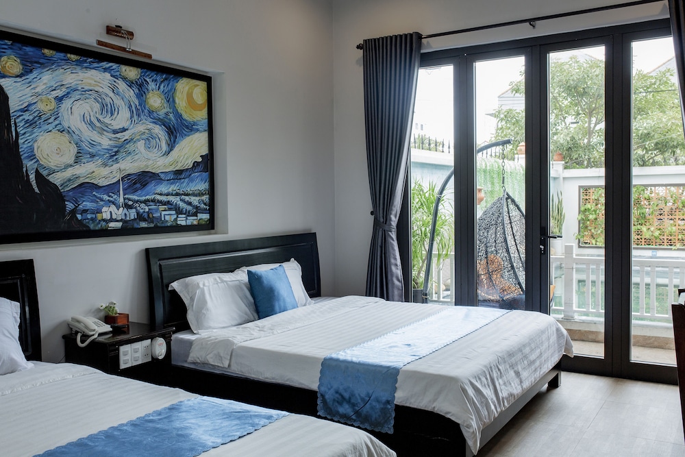 hoi an family room with swimming pool