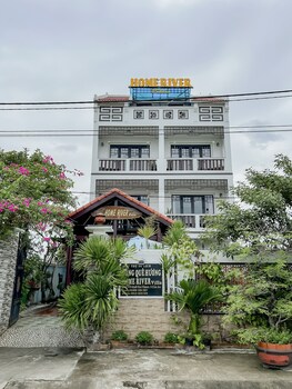 hoi an family room with swimming pool