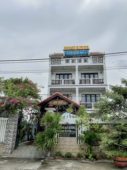 hoi an family room with swimming pool