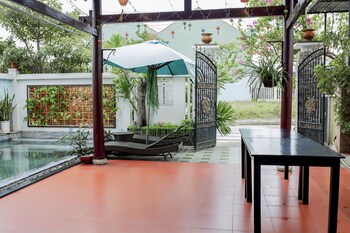 hoi an family room with swimming pool