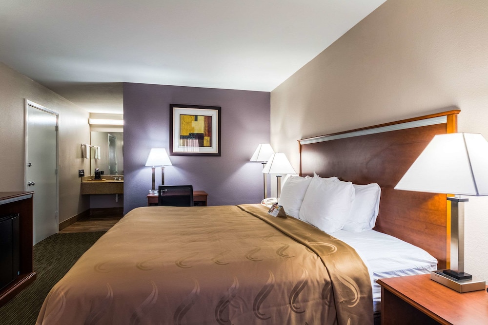 quality inn university near downtown