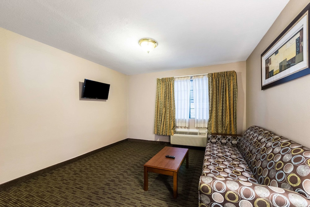 quality inn university near downtown