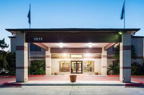 Quality Inn University Near Downtown,Hays>>Austin,3 star
