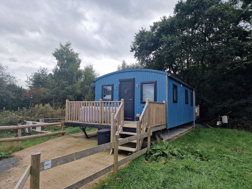 large shepherds hut riverview