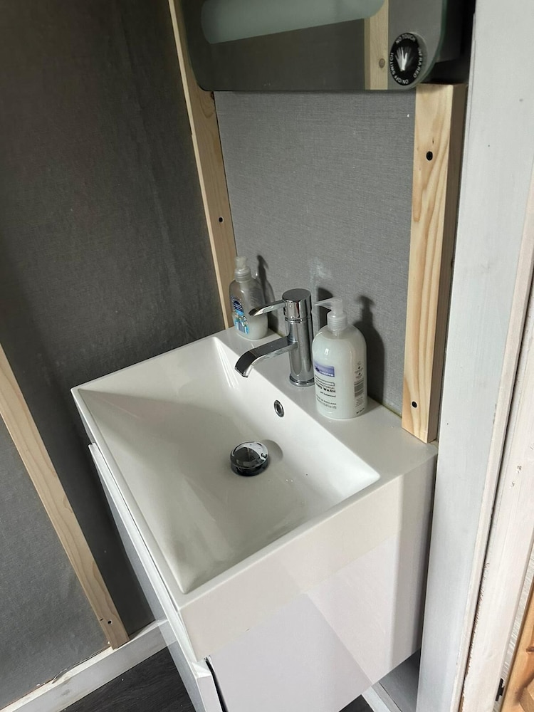 large shepherds hut riverview