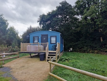 large shepherds hut riverview