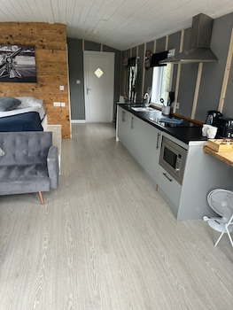 large shepherds hut riverview