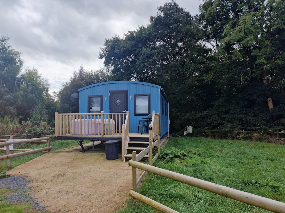 large shepherds hut riverview