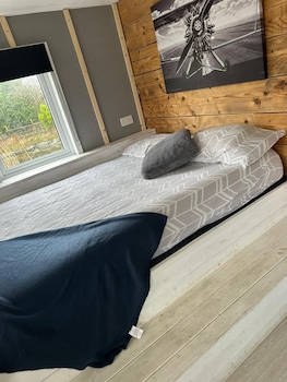 large shepherds hut riverview