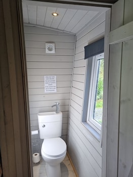 shepherds hut riverside 6