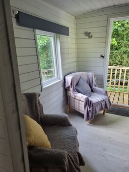 shepherds hut riverside 6
