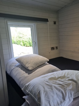 shepherds hut riverside 6