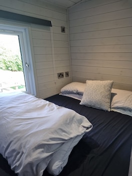 shepherds hut riverside 6