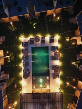 bora boutique adults only