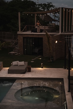 bora boutique adults only