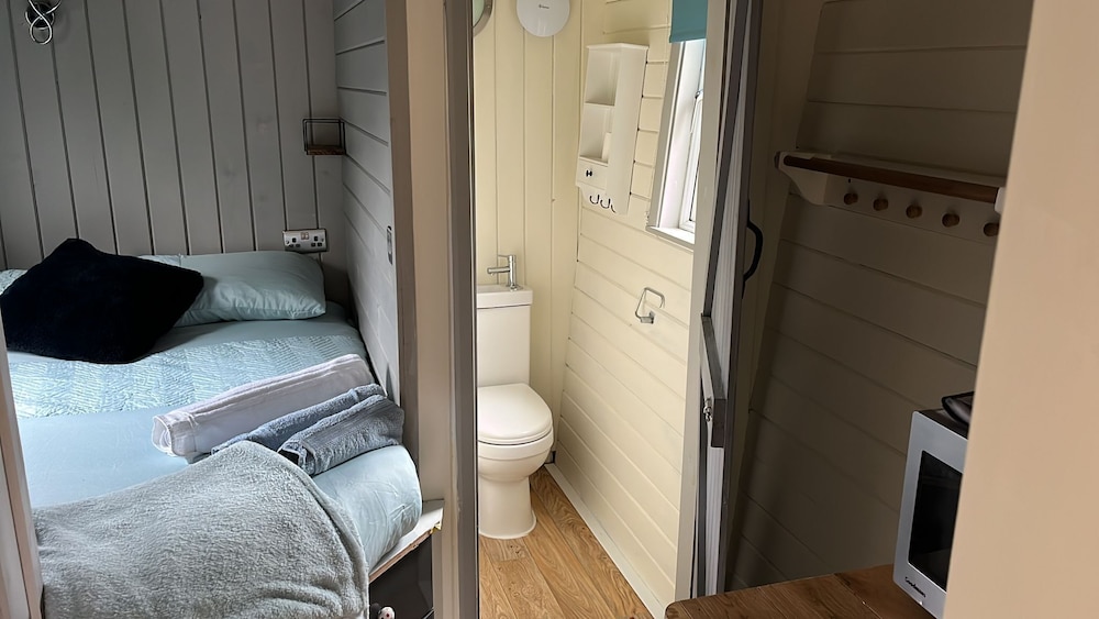 shepherds hut riverside 2