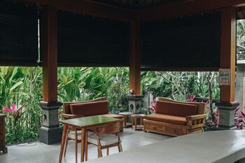 3 beagles ubud