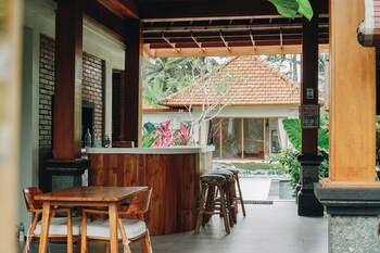 3 beagles ubud