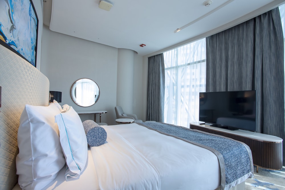 century marina hotel lusail