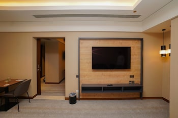 the grand lux hotel