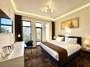 garnet hotel