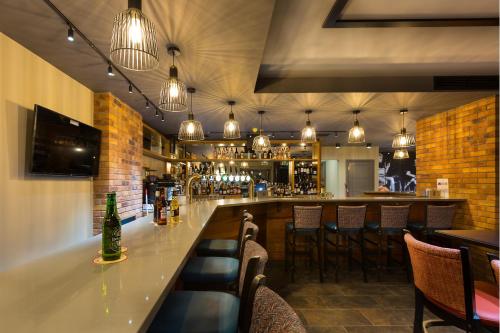 castle varagh hotel and bar