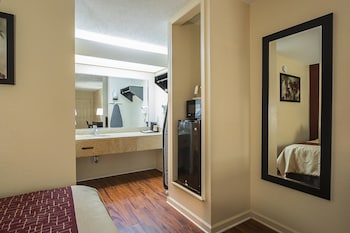 red roof inn and suites scottsboro