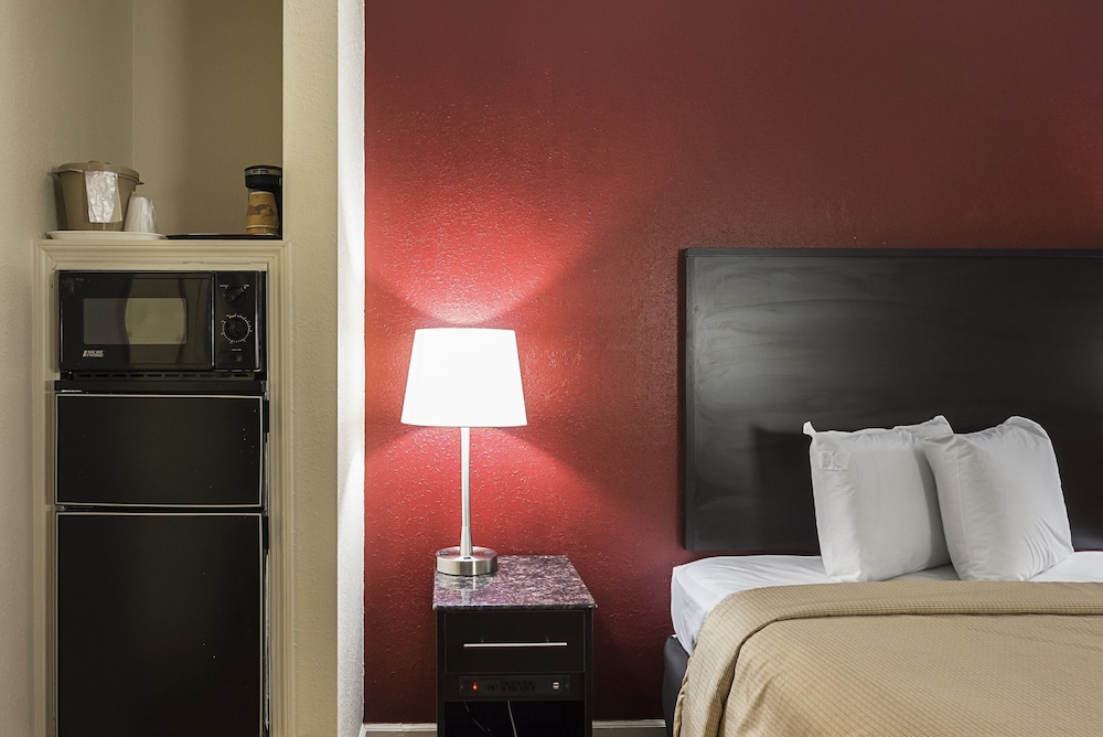 red roof inn and suites scottsboro