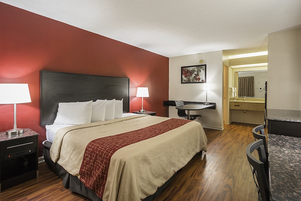 red roof inn and suites scottsboro