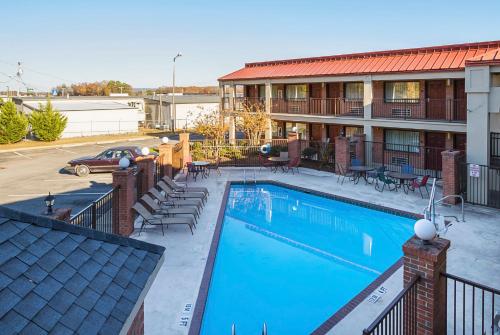 red roof inn and suites scottsboro