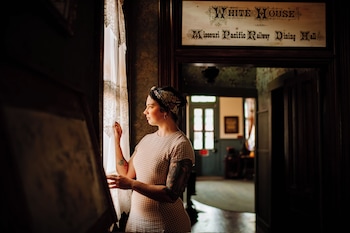 White House Hotel,232 Wharf St,2 star