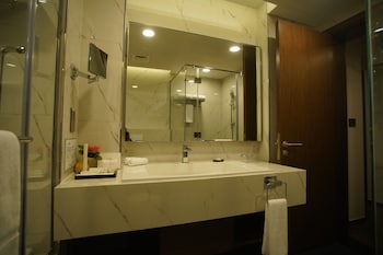 c hotel and suites doha