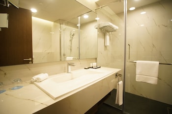 c hotel and suites doha