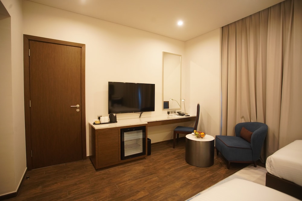 c hotel and suites doha