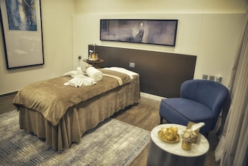 c hotel and suites doha