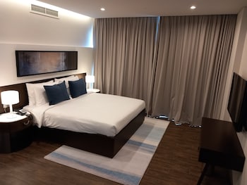 c hotel and suites doha